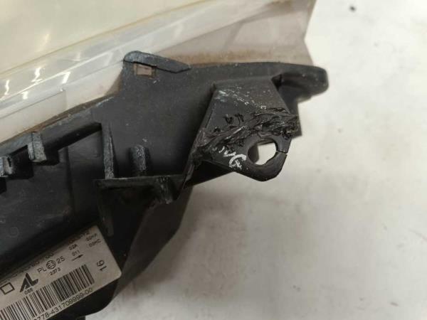 PHARE GAUCHE PEUGEOT - Vue 3